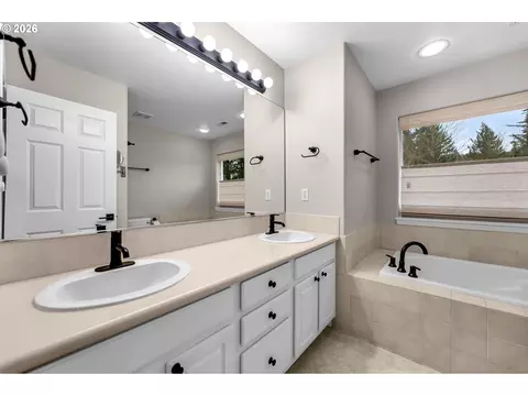 Bath - 43 SE 46th Dr, Gresham, OR 97080 photo 1 of 3