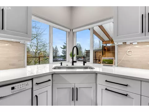Kitchen - 43 SE 46th Dr, Gresham, OR 97080 photo 6 of 6