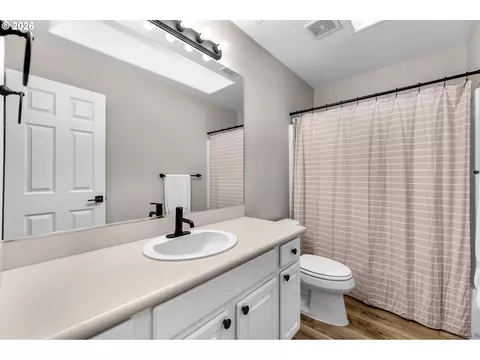 Bath - 43 SE 46th Dr, Gresham, OR 97080 photo 2 of 3
