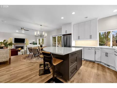 Kitchen - 43 SE 46th Dr, Gresham, OR 97080 photo 2 of 6