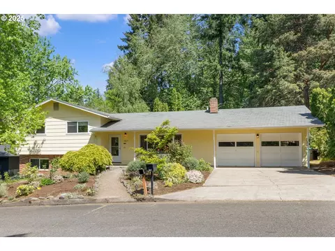 5825 SW Huddleson St, Portland, OR 97219