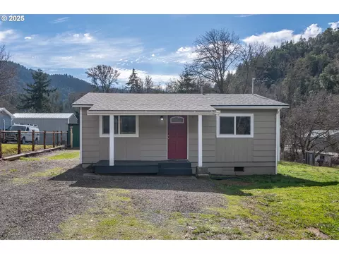3020 Canyonville Riddle Rd, Riddle, OR 97469
