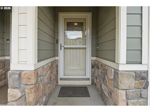 Entry Way - 581 SE 204th Pl, Gresham, OR 97030 photo 1 of 2