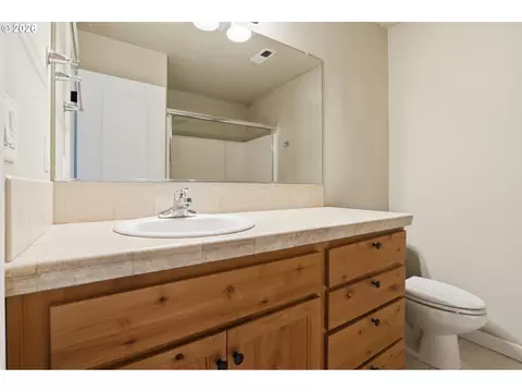 Bath - 581 SE 204th Pl, Gresham, OR 97030 photo 4 of 4