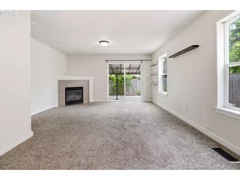 Living - 581 SE 204th Pl, Gresham, OR 97030 photo 2 of 4