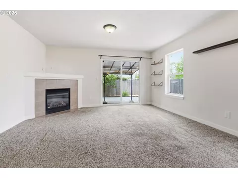 Living - 581 SE 204th Pl, Gresham, OR 97030 photo 3 of 4