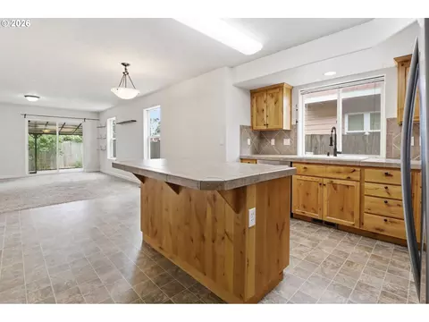 Kitchen - 581 SE 204th Pl, Gresham, OR 97030 photo 1 of 6