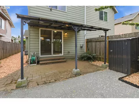 Exterior - 581 SE 204th Pl, Gresham, OR 97030 photo 2 of 3
