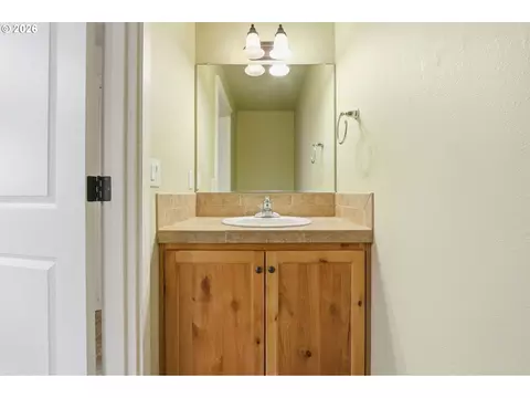 Bath - 581 SE 204th Pl, Gresham, OR 97030 photo 1 of 4