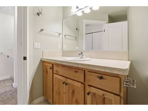 Bath - 581 SE 204th Pl, Gresham, OR 97030 photo 3 of 4