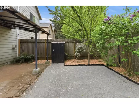 Exterior - 581 SE 204th Pl, Gresham, OR 97030 photo 3 of 3