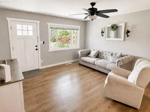 Living - 280 SEvelyn Ave, Gresham, OR 97080 photo 1 of 3