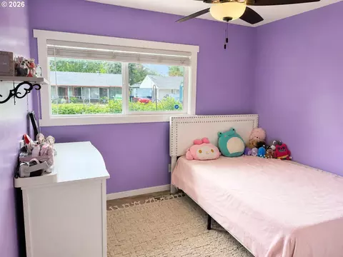 Bedroom - 280 SEvelyn Ave, Gresham, OR 97080 photo 1 of 3