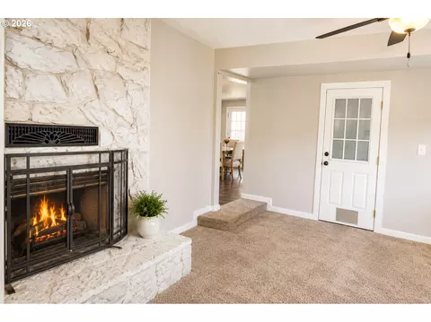 Living - 280 SEvelyn Ave, Gresham, OR 97080 photo 3 of 3