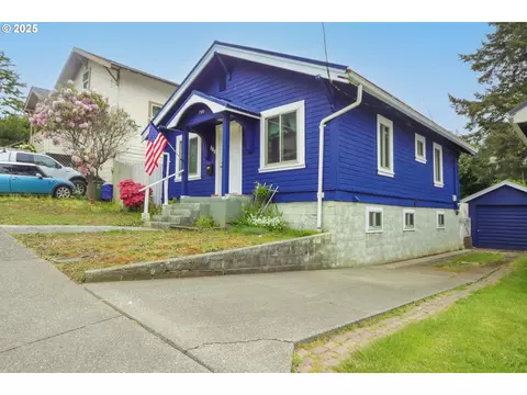 780 N 10th St, Coos Bay, OR 97420