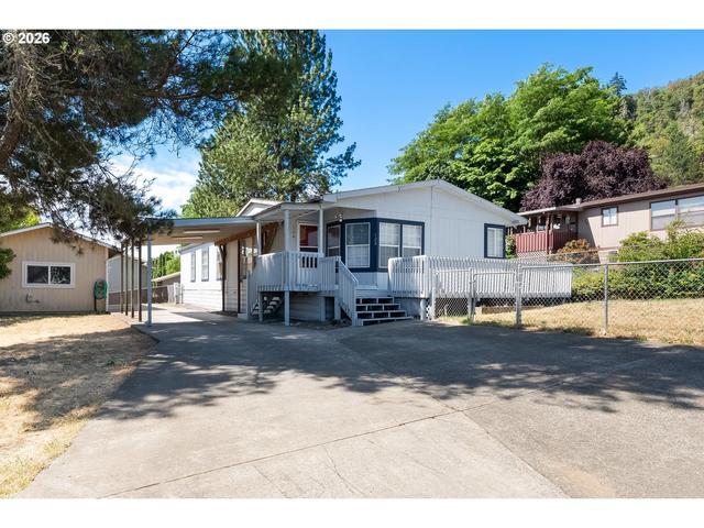 124 NW Trust St, Roseburg, OR 97471
