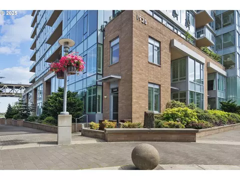 1920 S River Dr #E102, Portland, OR 97201