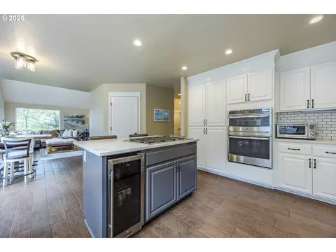 Kitchen - 3071 Soloman Loop, Eugene, OR 97405 photo 2 of 4
