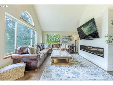 Living - 3071 Soloman Loop, Eugene, OR 97405 photo 4 of 5