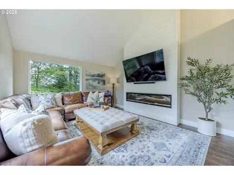Living - 3071 Soloman Loop, Eugene, OR 97405 photo 5 of 5
