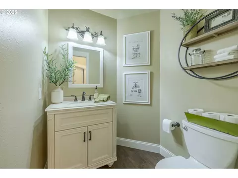 Bath - 3071 Soloman Loop, Eugene, OR 97405 photo 1 of 5