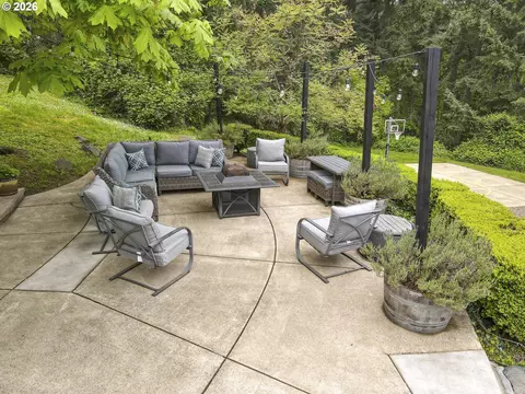Exterior - 3071 Soloman Loop, Eugene, OR 97405 photo 7 of 12