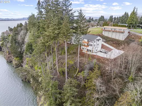 572 Columbia St, Cathlamet, WA 98612