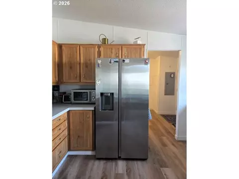Kitchen - 225 NE Marshall Loop, Boardman, OR 97818 photo 3 of 4
