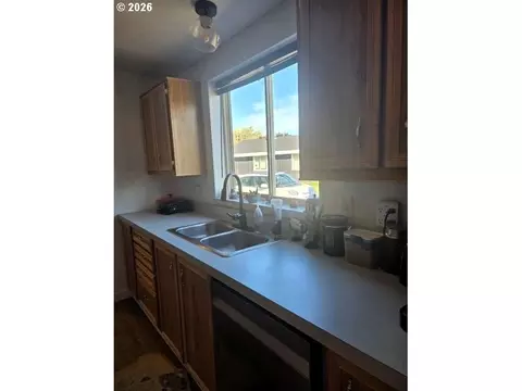 Kitchen - 225 NE Marshall Loop, Boardman, OR 97818 photo 4 of 4