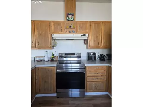Kitchen - 225 NE Marshall Loop, Boardman, OR 97818 photo 2 of 4