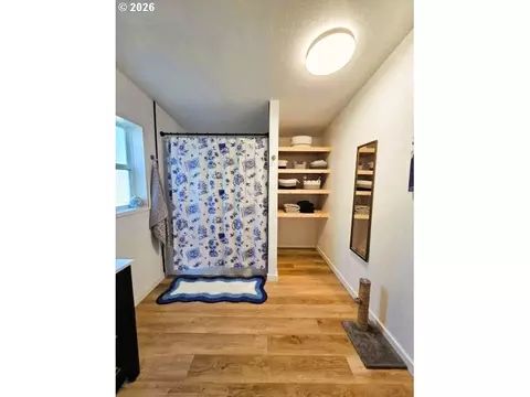 Bath - 225 NE Marshall Loop, Boardman, OR 97818 photo 3 of 3