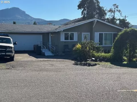 26 E 3rd St, Lowell, OR 97452