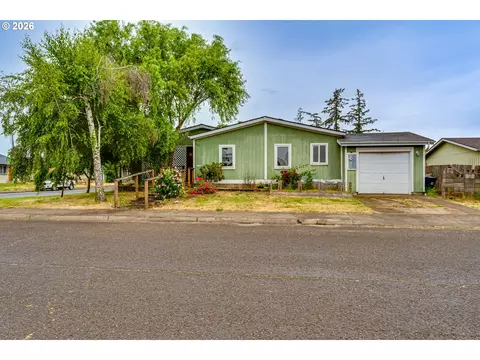 310 E 10th Pl, Junction City, OR 97448