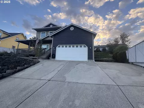 135 SW Quincetree Ct, Roseburg, OR 97471