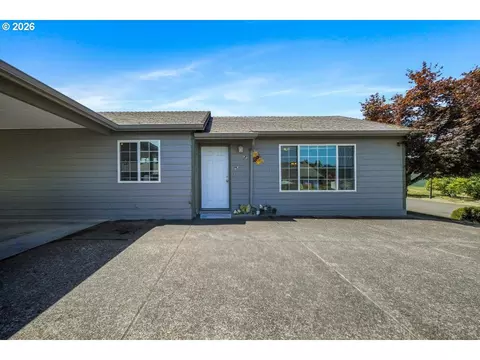 2523 E Main St, Cottage Grove, OR 97424