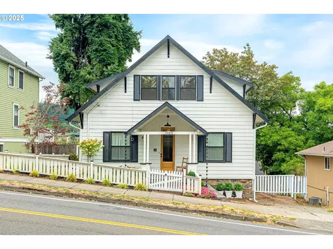 1105 Washington St, Oregon City, OR 97045