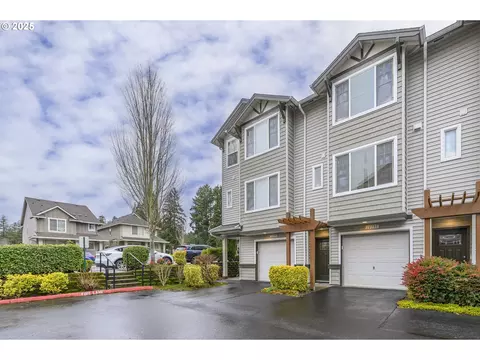 10795 NE Gateway Pl, Hillsboro, OR 97006