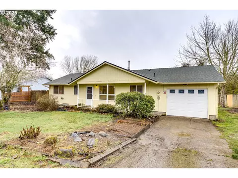 545 E 1st St, Yamhill, OR 97148