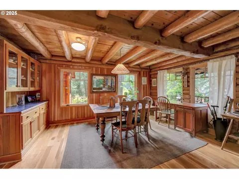 Dining - 84771 Murdock Rd, Eugene, OR 97405 photo 2 of 4
