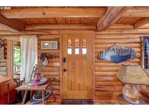 Entry Way - 84771 Murdock Rd, Eugene, OR 97405 photo 1 of 2
