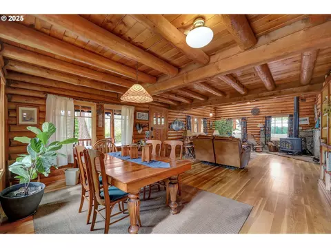 Dining - 84771 Murdock Rd, Eugene, OR 97405 photo 1 of 4