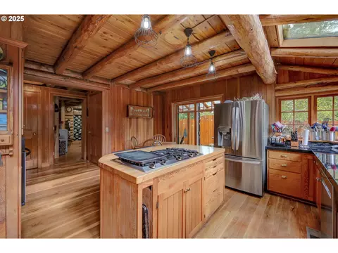Kitchen - 84771 Murdock Rd, Eugene, OR 97405 photo 5 of 6