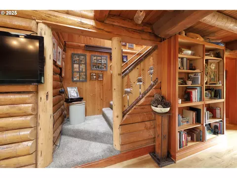 Entry Way - 84771 Murdock Rd, Eugene, OR 97405 photo 2 of 2