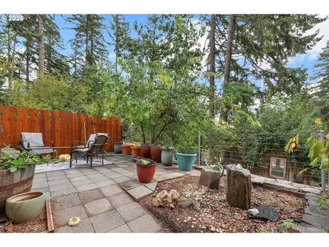 Exterior - 84771 Murdock Rd, Eugene, OR 97405 photo 4 of 9