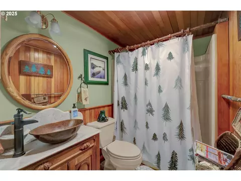 Bath - 84771 Murdock Rd, Eugene, OR 97405 photo 1 of 5
