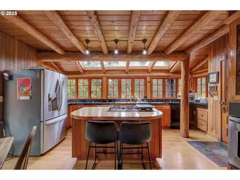 Kitchen - 84771 Murdock Rd, Eugene, OR 97405 photo 2 of 6