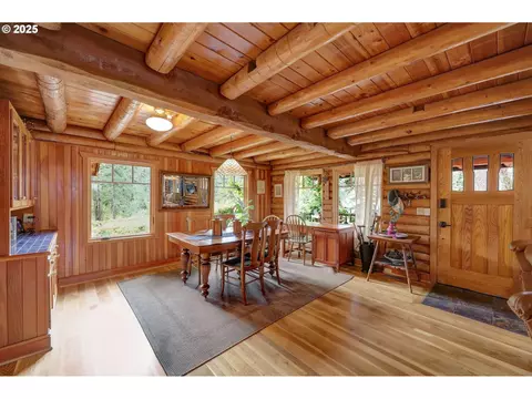 Dining - 84771 Murdock Rd, Eugene, OR 97405 photo 3 of 4