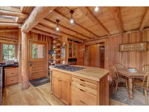 Kitchen - 84771 Murdock Rd, Eugene, OR 97405 photo 6 of 6