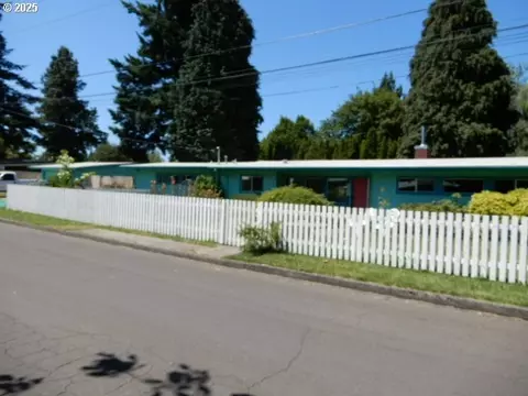 1492 Barton St, Eugene, OR 97404