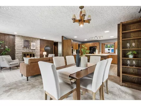 Dining - 50775 SE Baty Rd, Sandy, OR 97055 photo 2 of 2